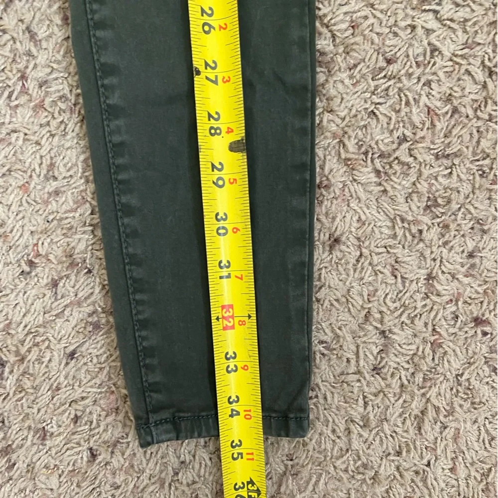 American Eagle Distressed Green Jeggings size 2